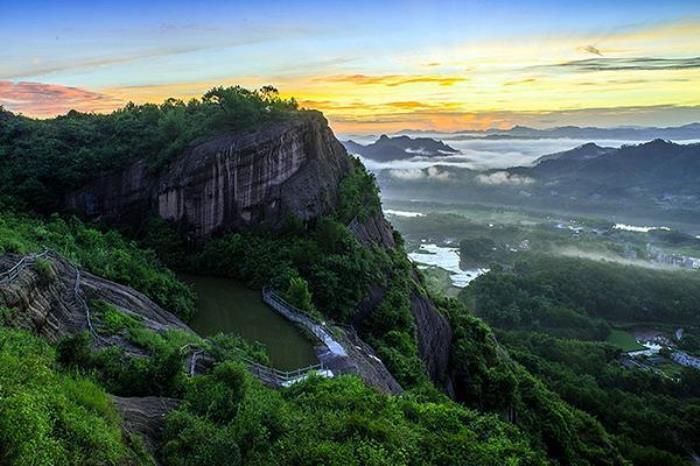 蒙山石燕山