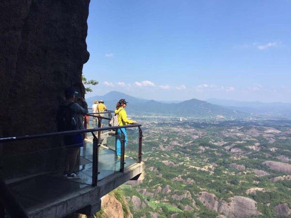 湖南岳阳玻璃桥景区石牛寨