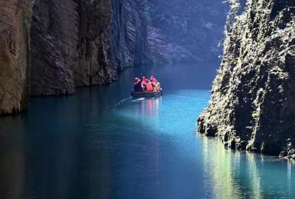 鹤峰屏山峡谷