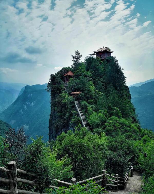 巴人河生态旅游区（三峡女人谷）