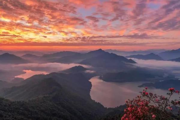 三角山旅游度假区勇者蹦极