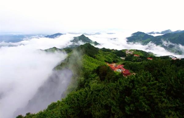 三角山旅游度假区勇者蹦极