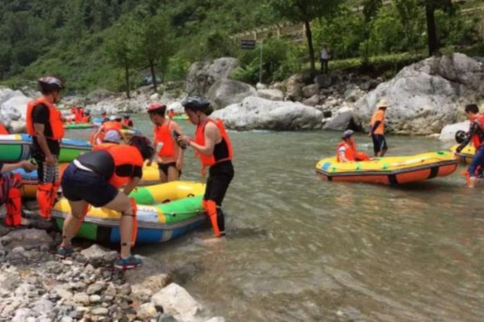 宜昌朝天吼漂流一日游 宜昌朝天吼漂流一日游