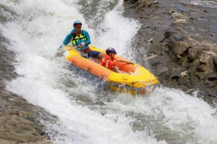 宜昌朝天吼漂流一日游 宜昌朝天吼漂流一日游
