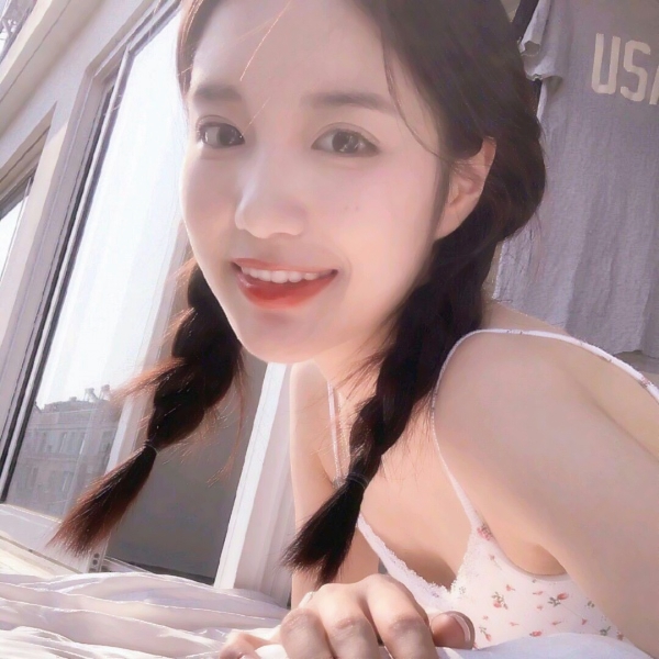 上海卞朵秀职业在读本科生24岁身高170.5