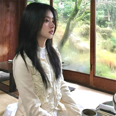 上海汝娜霄职业保险经纪人24岁身高163 上海汝娜霄职业保险经纪人24岁身高163