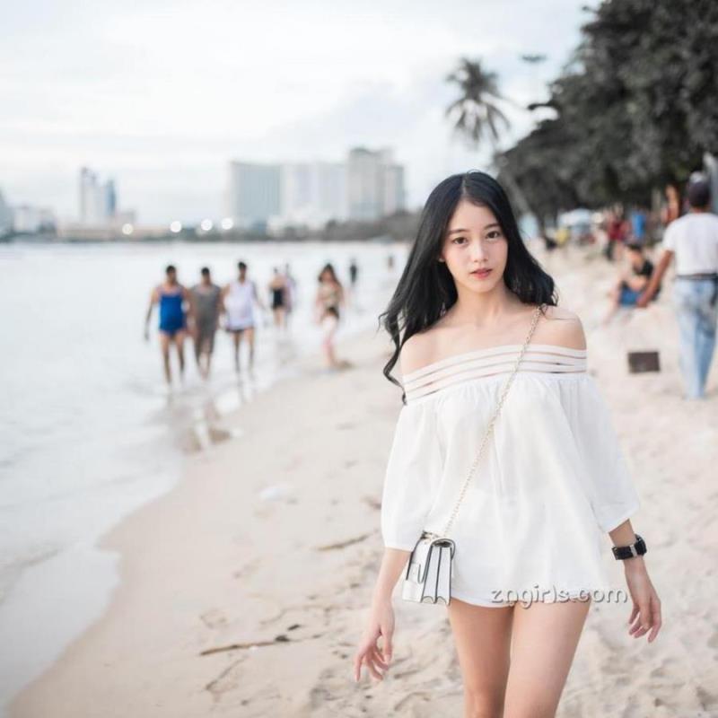 广州仰奕瑶职业调酒员23岁身高164.5