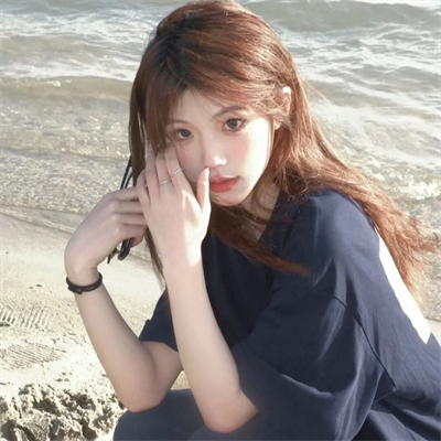 上海导游在校大专生戏曼文