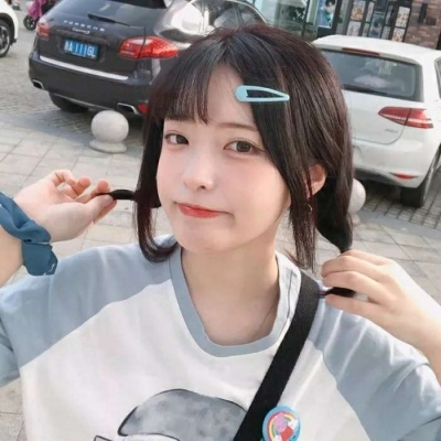 重庆依尔根觉罗.彤花职业主持20岁身高167