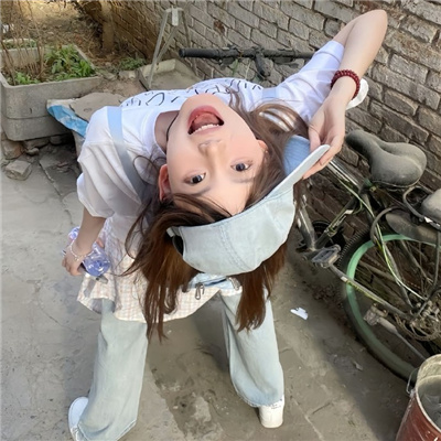 自贡旅游私人导游车模网红劳绮娅 自贡旅游私人导游车模网红劳绮娅