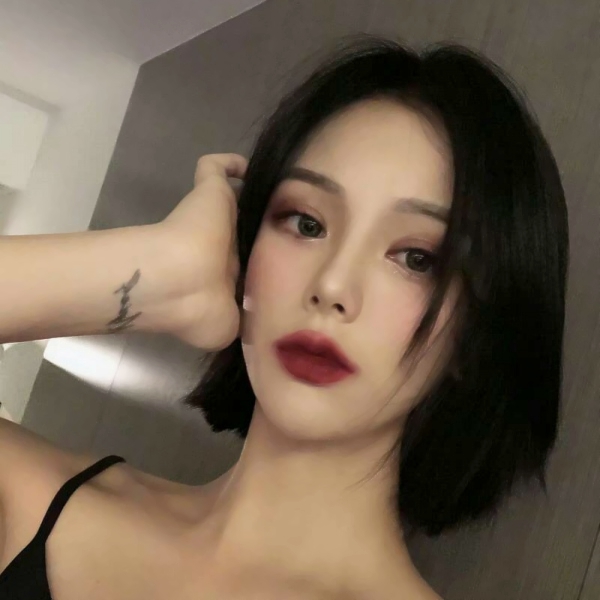 广州私人伴游女孩展销车模苍中岐 广州私人伴游女孩展销车模苍中岐