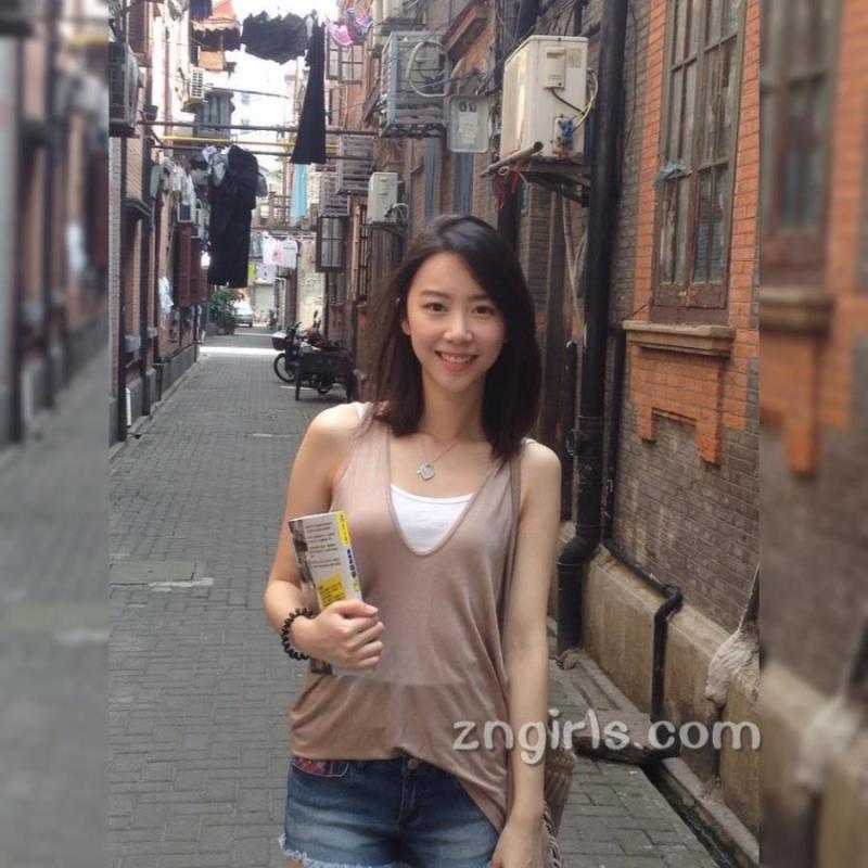 青岛淳于丽职业理财经纪人23岁身高171