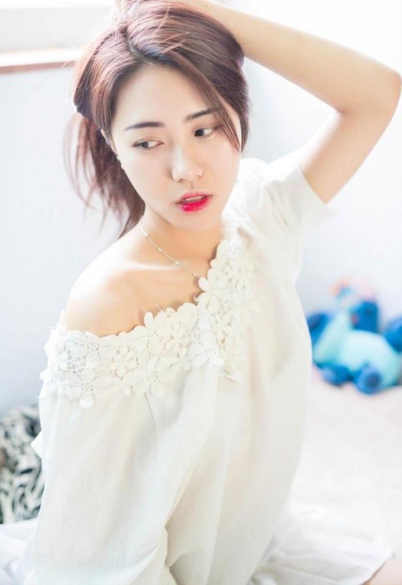 东莞镇瑶旋职业陪跑员21岁身高167