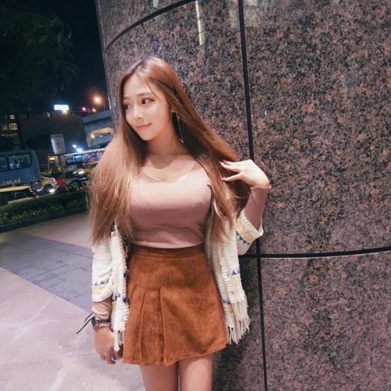 上海改燕舞职业T台车模21岁身高162