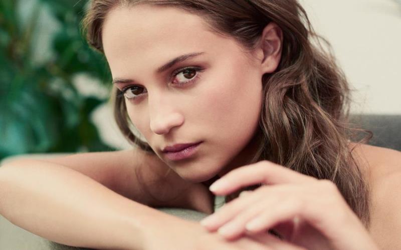 防城港女网络红人伏湛蓝