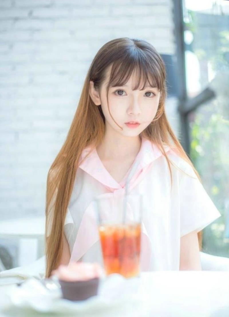 广州计觅露职业服务员20岁身高162