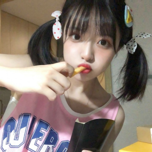 香港慈痴珊职业上班族23岁身高164.5