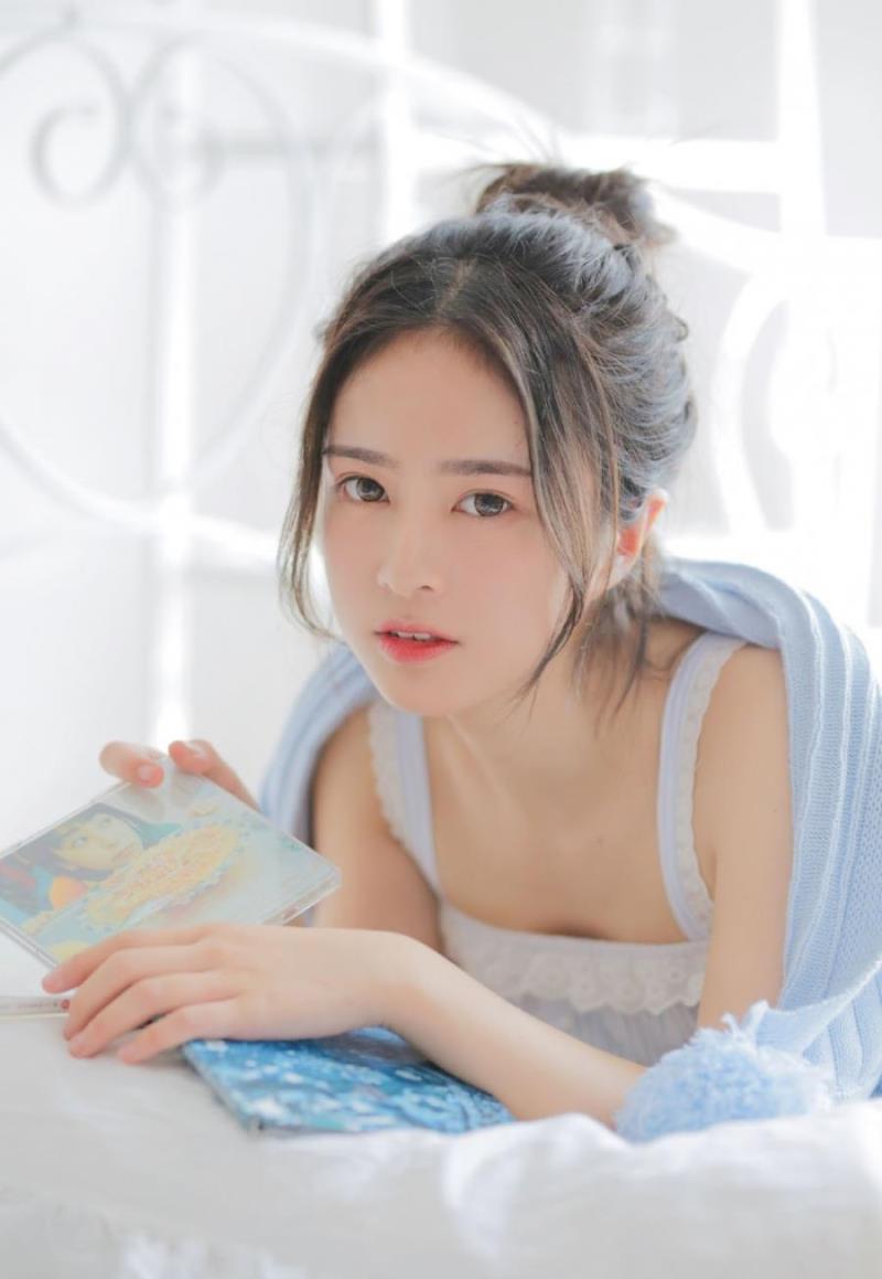 深圳龙翠琳职业电脑推销19岁身高164.5