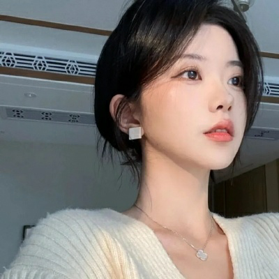 乌鲁木齐郭妩职业电话接线员24岁身高170