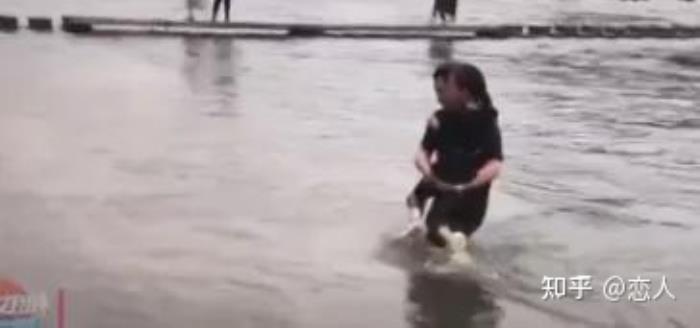 私人导游揭秘：白天陪玩，晚上陪睡才这么贵！