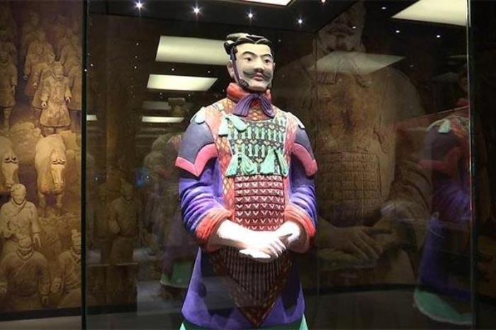 兵马俑本来的颜色是什么 兵马俑本来的颜色是什么