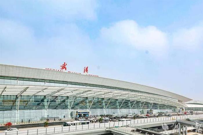 武汉天河机场离哪个高铁站比较近