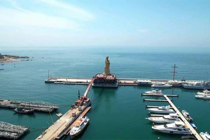 青岛小麦岛的雕像是谁 青岛小麦岛的雕像是谁