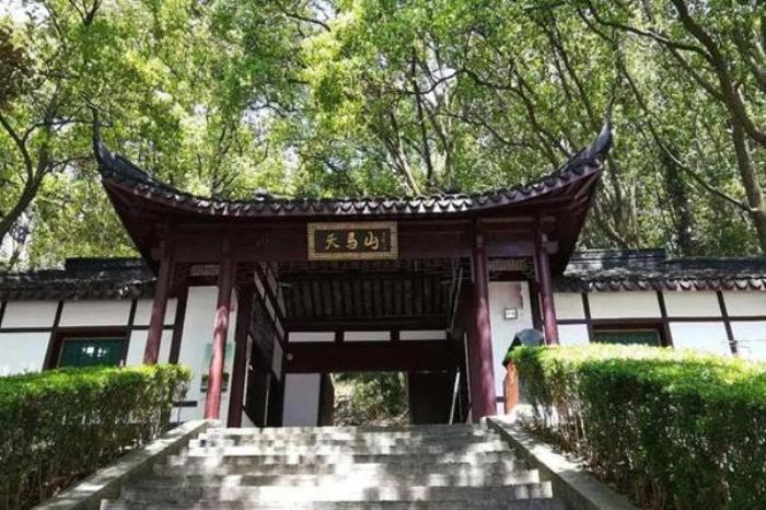 天马山公园和佘山公园哪个好 天马山公园和佘山公园哪个好