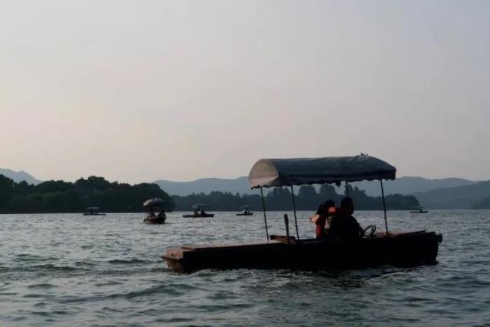 西湖游船乘船点在哪里 西湖游船乘船点在哪里