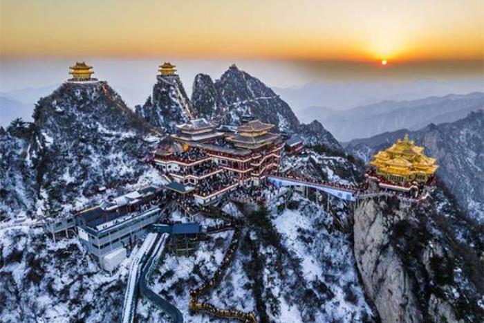 老君山需要爬几个小时