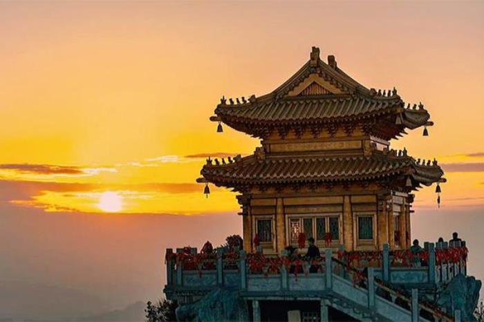 洛阳老君山日出日落时刻几点 洛阳老君山日出日落时刻几点