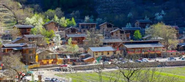 甘孜春夏时节有哪些村庄值得打卡? 甘孜春夏时节有哪些村庄值得打卡?