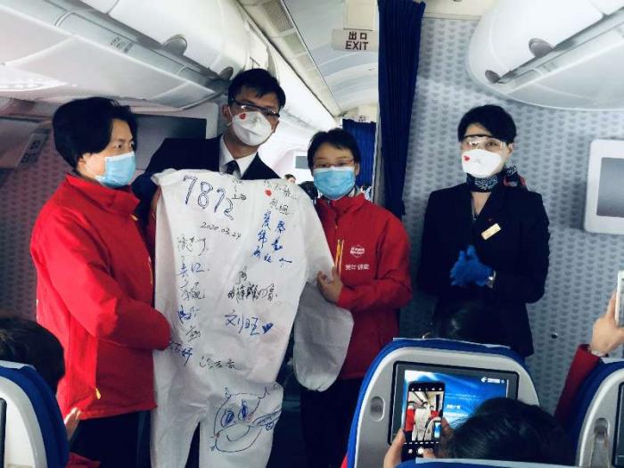 “伴游漂亮姐姐”说白了就是陪你玩陪你玩陪你玩