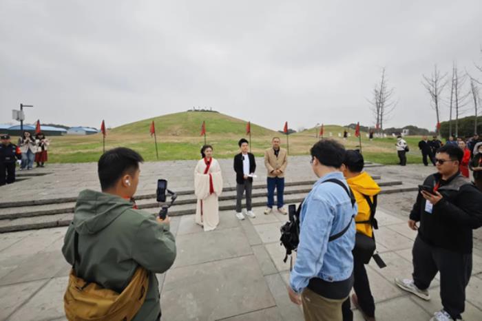 董宇辉去荆州都去了哪些景点