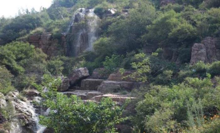 万安山七彩大峡谷