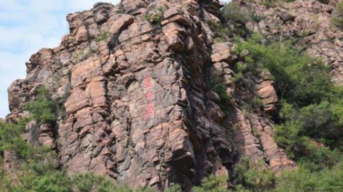 万安山七彩大峡谷