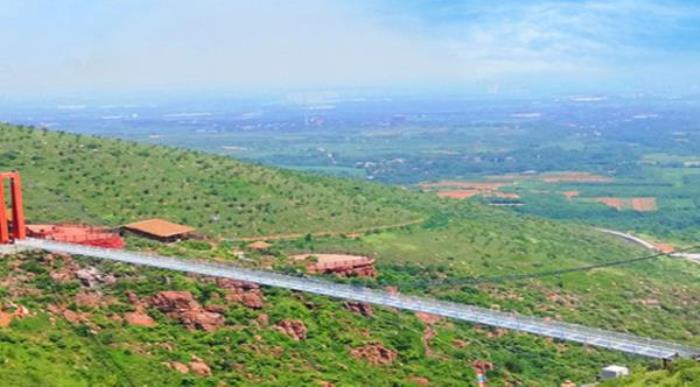 万安山七彩大峡谷