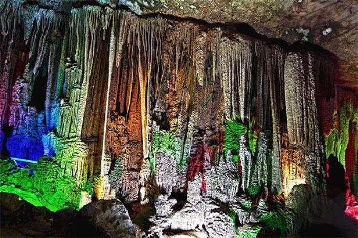 马山金伦洞 马山金伦洞