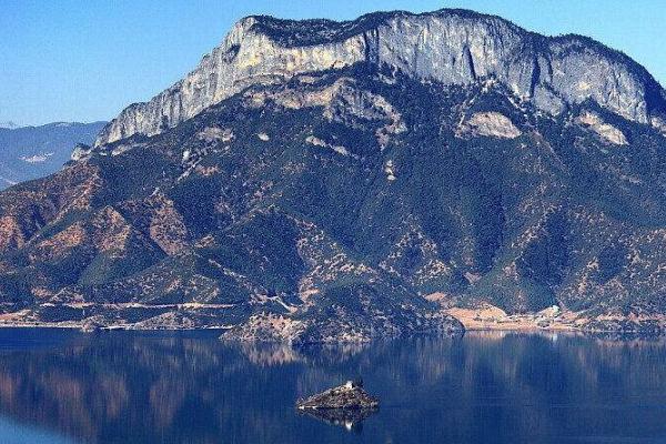 格姆女神山 格姆女神山