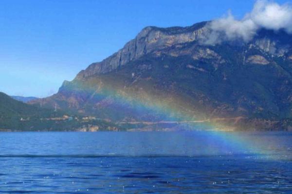 格姆女神山 格姆女神山