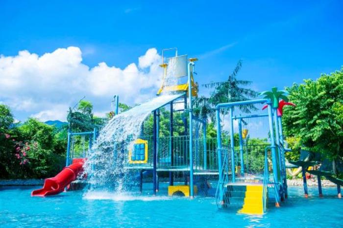 森波拉冰川水谷