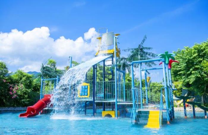 森波拉冰川水谷