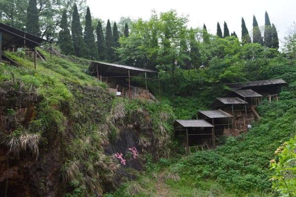 金牛洞古采矿遗址 金牛洞古采矿遗址