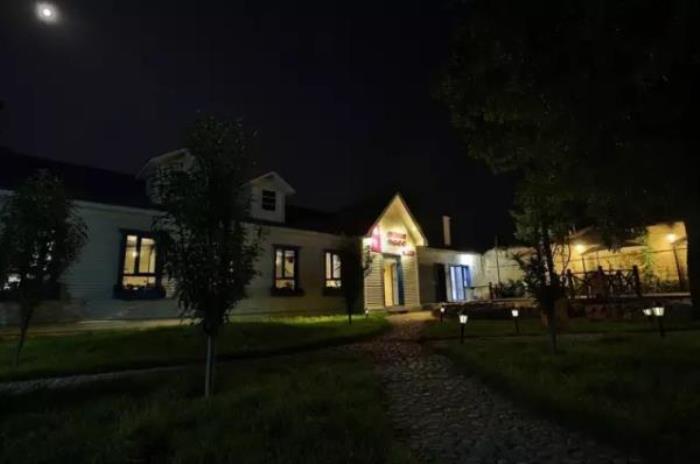 青草坡莱芠小镇