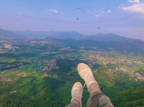 环线飞行(大冶龙凤山滑翔伞基地)