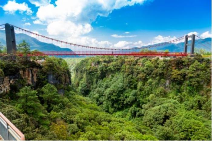 雪山峡谷演艺公园