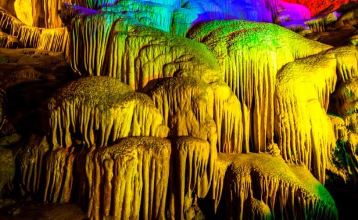 洛阳鸡冠洞景区