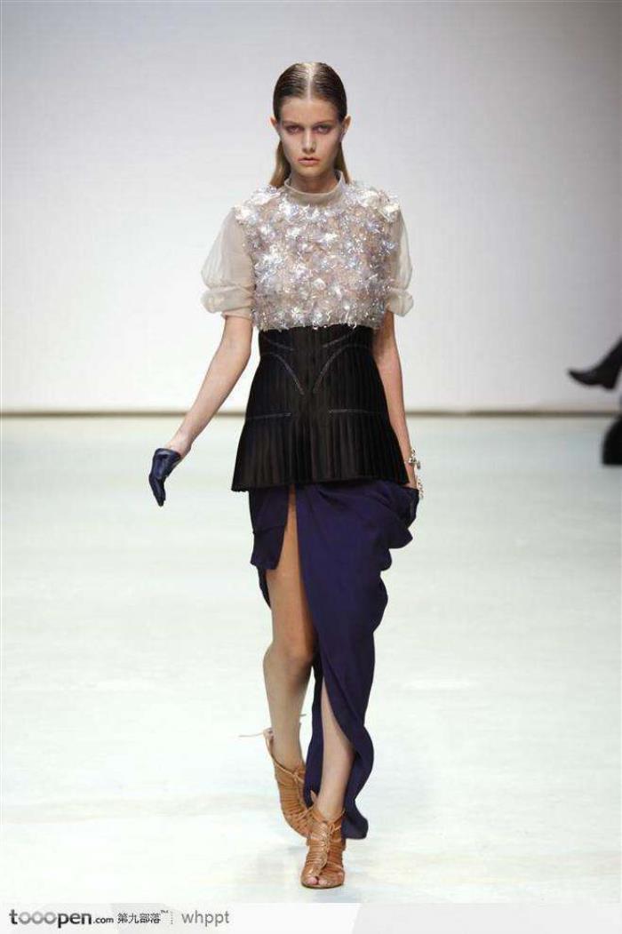 走秀模特(走秀模特的工资一般是多少)