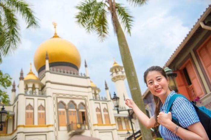  花100元找一位泰国姑娘做私人导游，游客表示很开心 