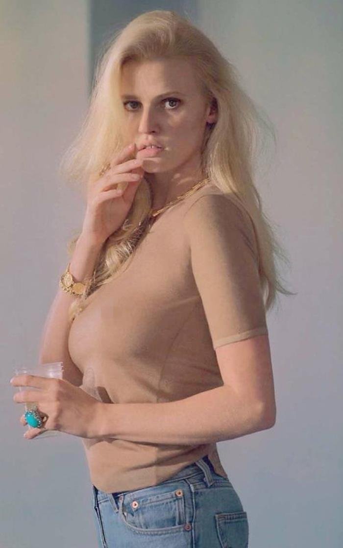 劳拉斯通(劳拉斯通喝比伯) 劳拉斯通(劳拉斯通喝比伯)